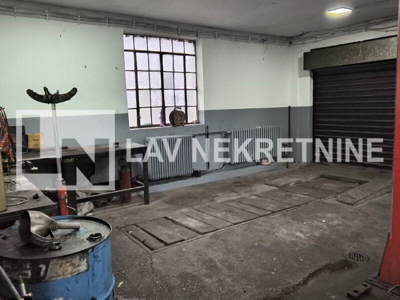 Izdaje se poslovni prostor površine 80m2 Juzni Bulevar
