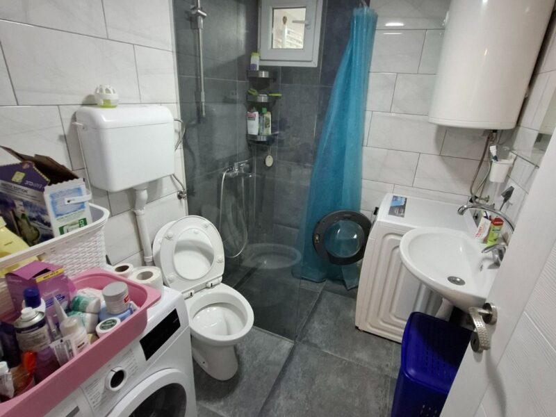 Prodaje se kuća od 182m2 u Vrčinu.