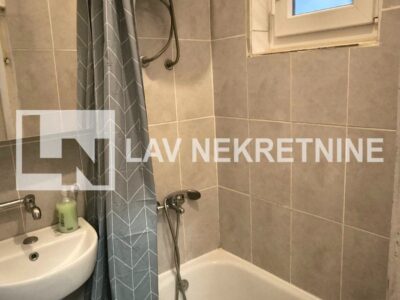 PRODAJE SE U CENTRU STAN KOD BOTANIČKE BAŠTE