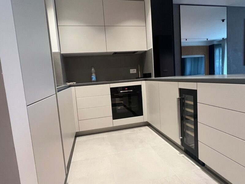 Prodajem stan u Kennedy Residence 82m2