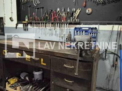 Izdaje se poslovni prostor površine 80m2 Juzni Bulevar