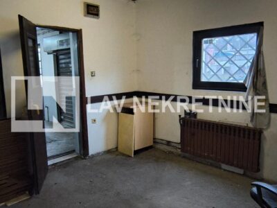 Izdaje se poslovni prostor površine 80m2 Juzni Bulevar