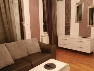 lux trosoban stan u blizini ulice Dimitrija Tucovića.