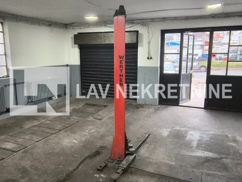 Izdaje se poslovni prostor površine 80m2 Juzni Bulevar