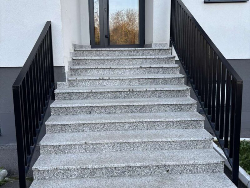 Stan kod Farmaceutskog fakulteta sa parkingom