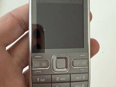 Nokia E52