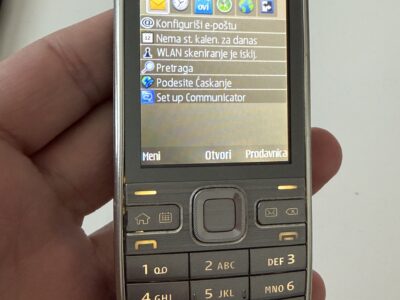 Nokia E52