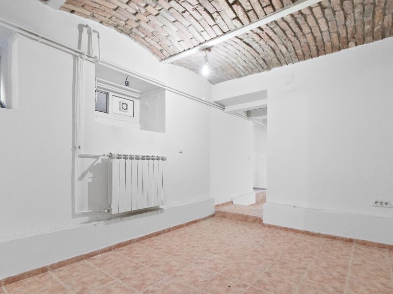 LOKAL 38 m² U STROGOM CENTRU GRADA – ZMAJ JOVINA 7