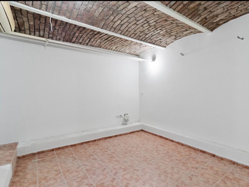 LOKAL 38 m² U STROGOM CENTRU GRADA – ZMAJ JOVINA 7
