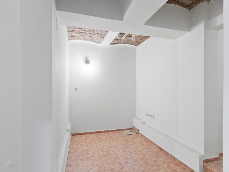 LOKAL 38 m² U STROGOM CENTRU GRADA – ZMAJ JOVINA 7
