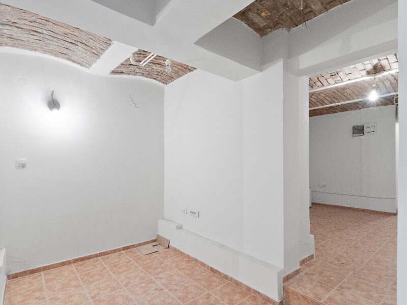 LOKAL 38 m² U STROGOM CENTRU GRADA – ZMAJ JOVINA 7