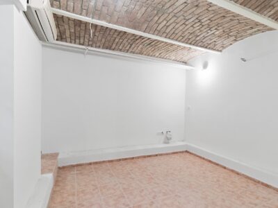 LOKAL 38 m² U STROGOM CENTRU GRADA – ZMAJ JOVINA 7