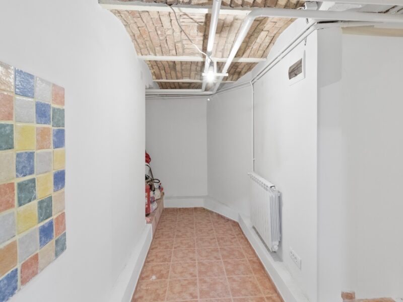 LOKAL 38 m² U STROGOM CENTRU GRADA – ZMAJ JOVINA 7
