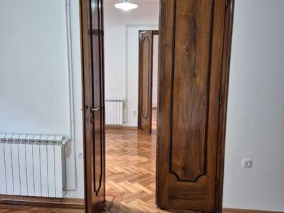 Izdaje se potpuno renoviran salonski stan – 120 m², kod Botaničke bašte