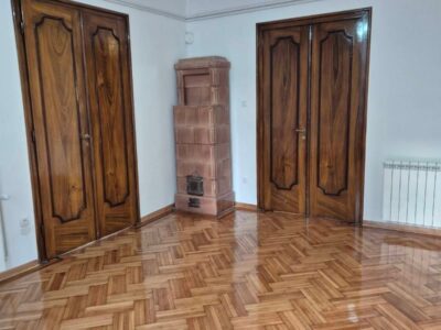Izdaje se potpuno renoviran salonski stan – 120 m², kod Botaničke bašte
