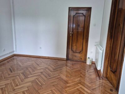 Izdaje se potpuno renoviran salonski stan – 120 m², kod Botaničke bašte