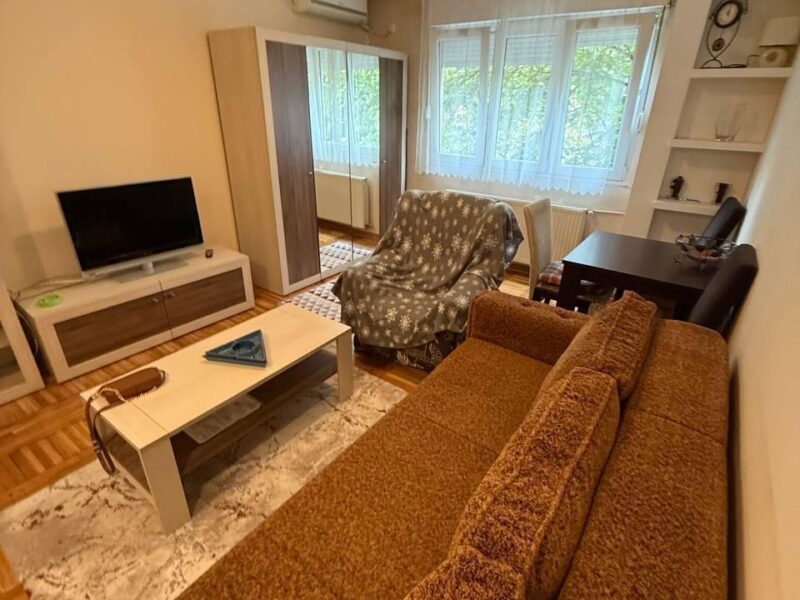 GARSONJERA 30m² – BLAGOJA PAROVIĆA – LIFT – NAMEŠTENA