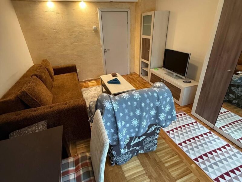 GARSONJERA 30m² – BLAGOJA PAROVIĆA – LIFT – NAMEŠTENA