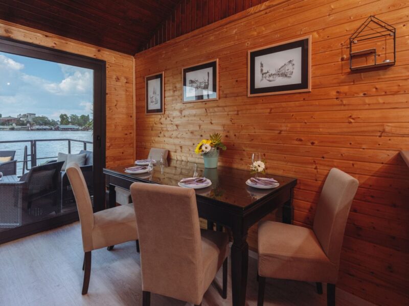 Splav na prodaju 80m2 na Adi Ciganliji