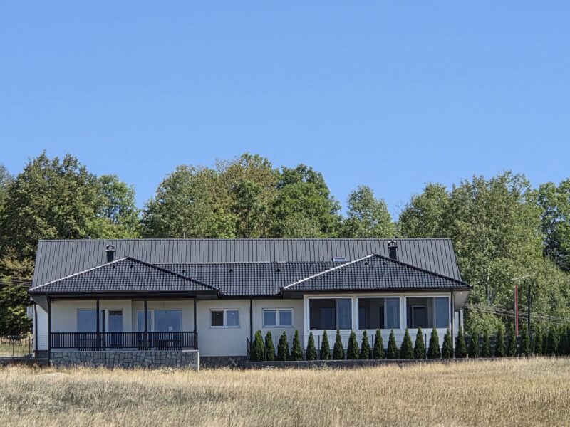 Zlatibor - Lux Kuca vertikala na prodaju 77m2 i 3 ari placa