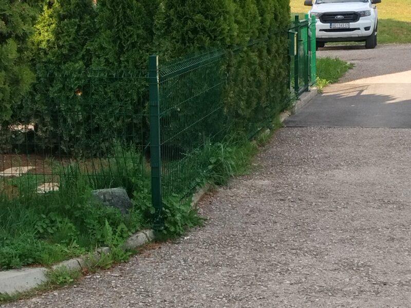 Mokra Gora apartman u centru i plac na Tari sa izvorom vlasnik