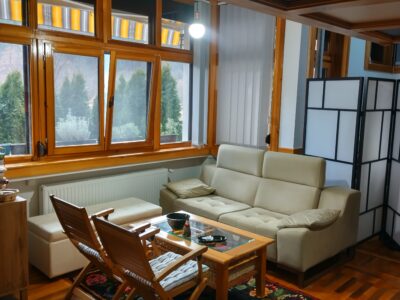Mokra Gora apartman u centru i plac na Tari sa izvorom vlasnik