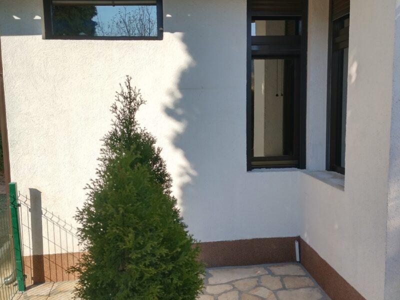 Mokra Gora apartman u centru i plac na Tari sa izvorom vlasnik