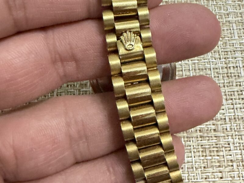 Ženski sat Rolex Day-Date stil – kvarc – radi – 33mm