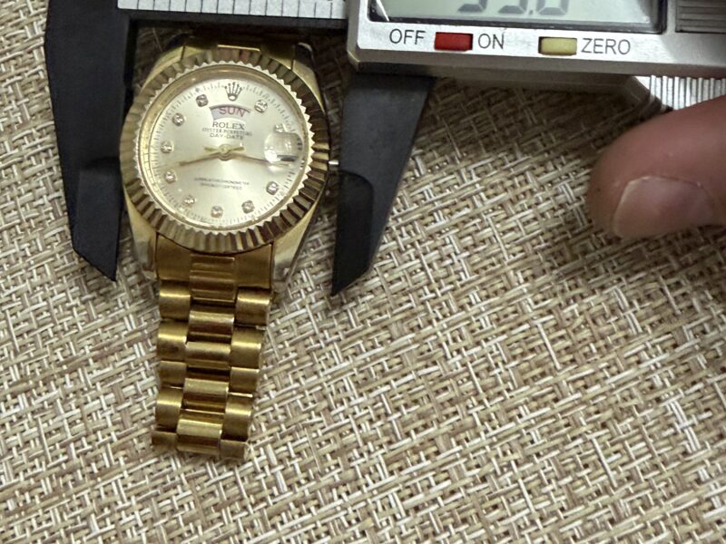 Ženski sat Rolex Day-Date stil – kvarc – radi – 33mm