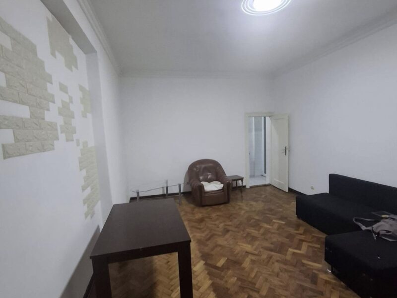 IZDAJE SE STAN / POSLOVNI PROSTOR – BALKANSKA ULICA, CENTAR