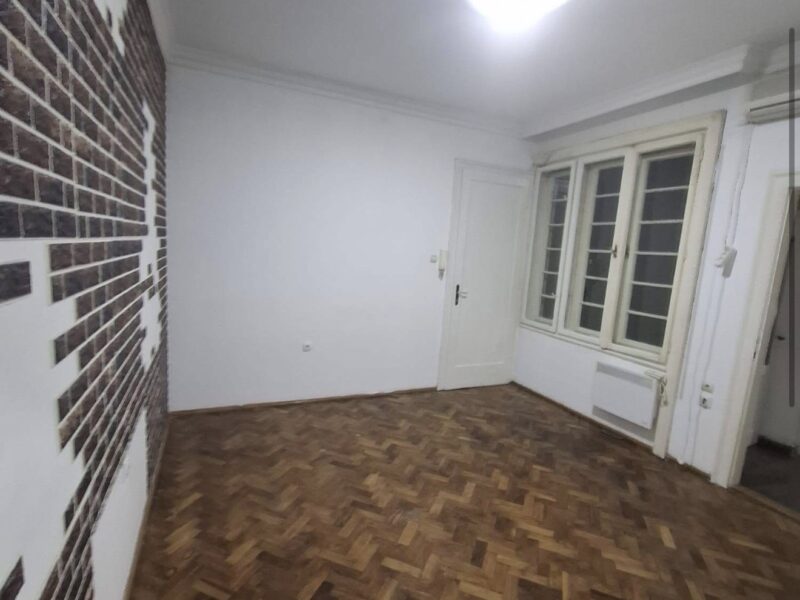 IZDAJE SE STAN / POSLOVNI PROSTOR – BALKANSKA ULICA, CENTAR