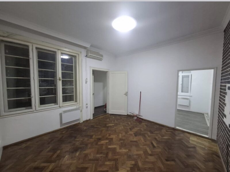 IZDAJE SE STAN / POSLOVNI PROSTOR – BALKANSKA ULICA, CENTAR