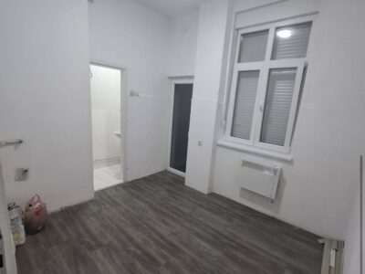 IZDAJE SE STAN / POSLOVNI PROSTOR – BALKANSKA ULICA, CENTAR