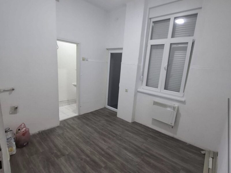 IZDAJE SE STAN / POSLOVNI PROSTOR – BALKANSKA ULICA, CENTAR