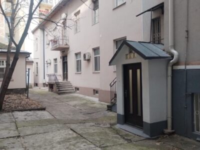DORĆOL – ZORŽA KLEMENSOA, DVOSOBAN STAN U MIRNOM DVORIŠTU