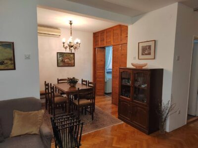 Izdaje se dvoiposoban stan na Banovom brdu – Valjevska ulica, 75 m²