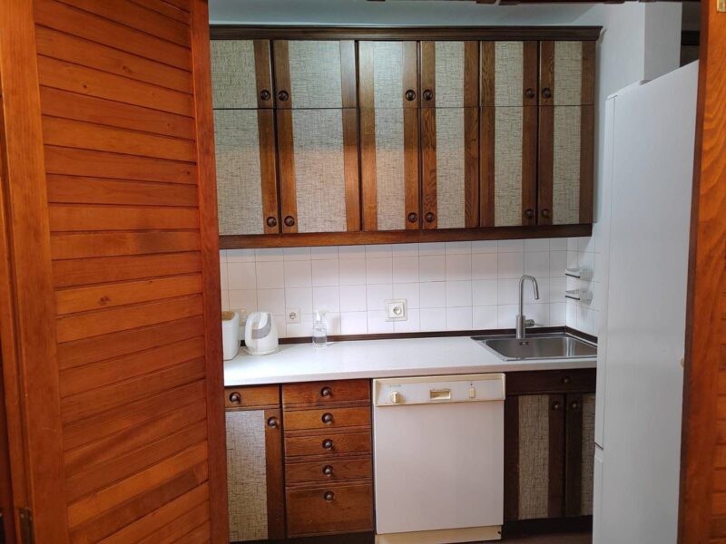 Izdaje se dvoiposoban stan na Banovom brdu – Valjevska ulica, 75 m²