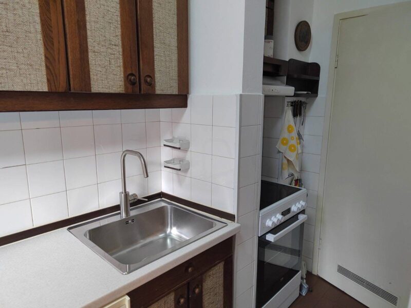 Izdaje se dvoiposoban stan na Banovom brdu – Valjevska ulica, 75 m²
