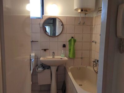 Izdaje se dvoiposoban stan na Banovom brdu – Valjevska ulica, 75 m²