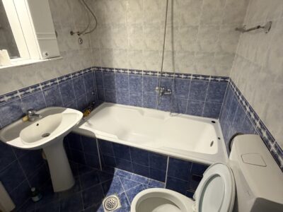 Izdaje se renoviran, prazan dvosoban stan u ulici Zdravka Čelara