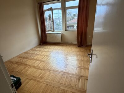 Izdaje se renoviran, prazan dvosoban stan u ulici Zdravka Čelara
