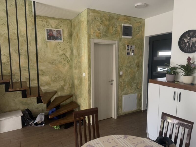 PRODAJA – NOV, MODERAN DUPLEKS U NOVIM BANOVCIMA (BLIZINA DUNAVA) 82 m² + dvorište | 160.000 €
