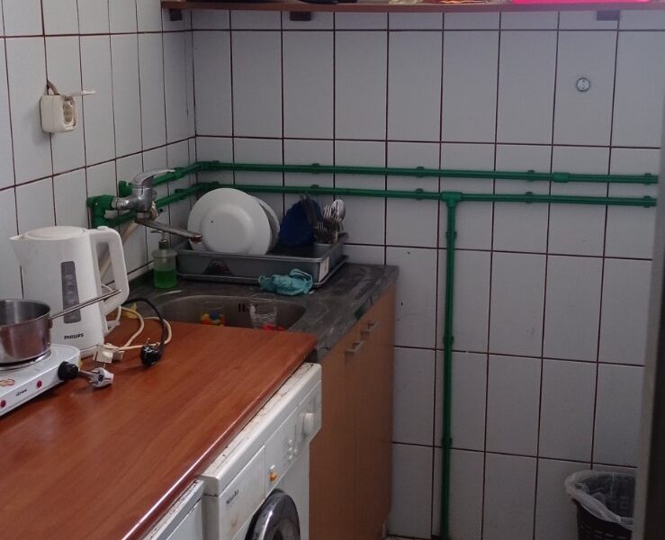 Hala sa placem i kancelarijama