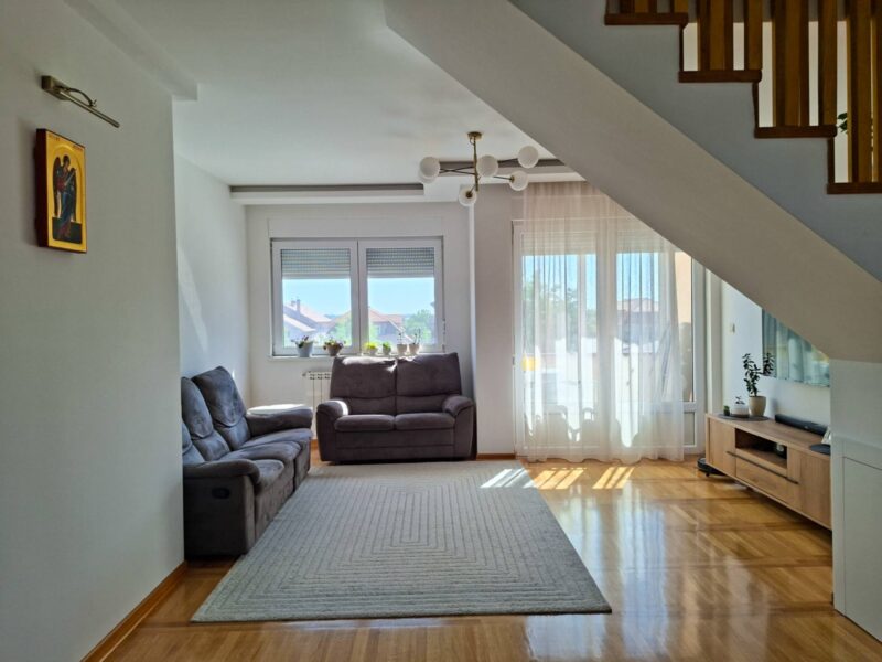 Zemun – Plavi horizonti | Četvorosoban dupleks 119m² | Uknjižen | Može na kredit